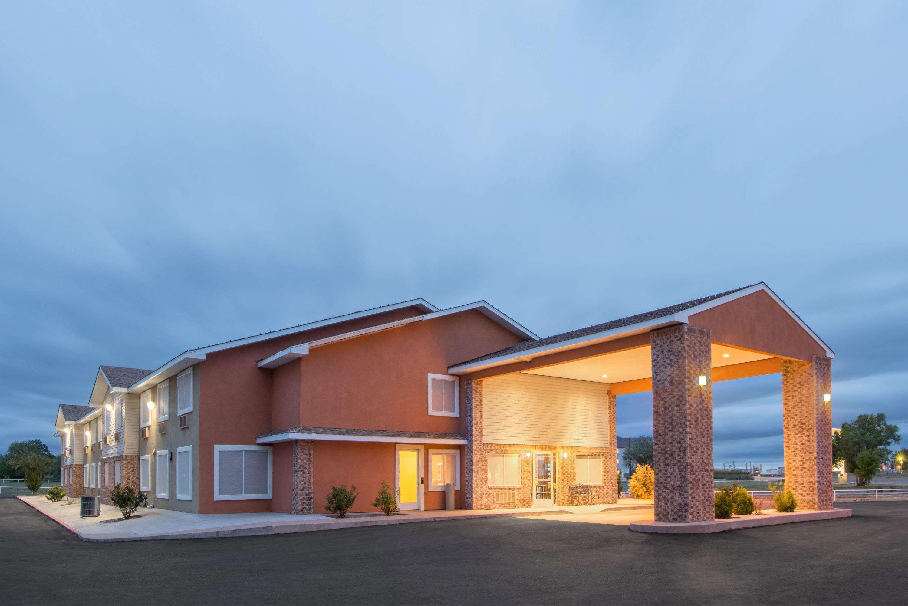 Super 8 By Wyndham Portales Motel Eksteriør billede