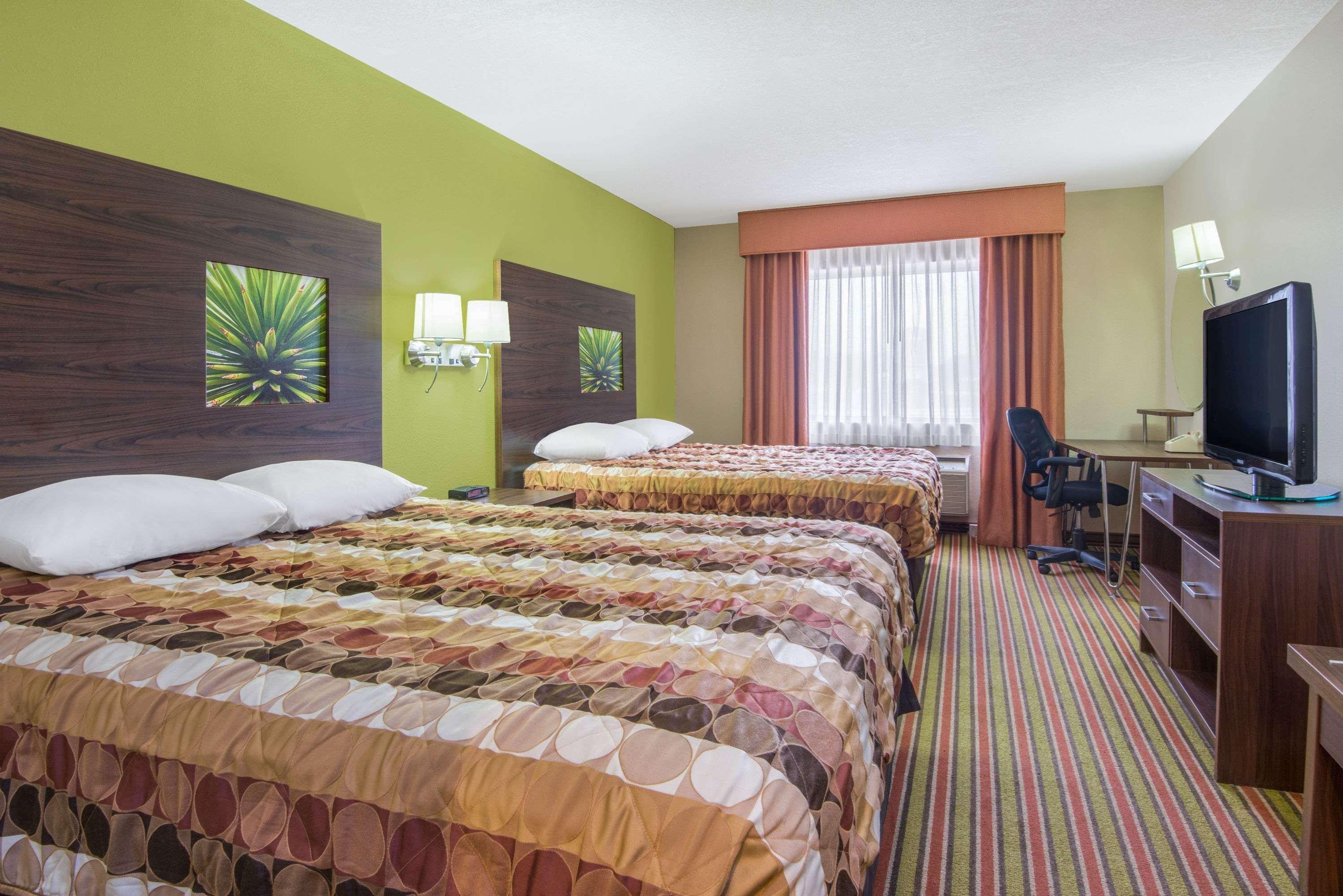 Super 8 By Wyndham Portales Motel Eksteriør billede