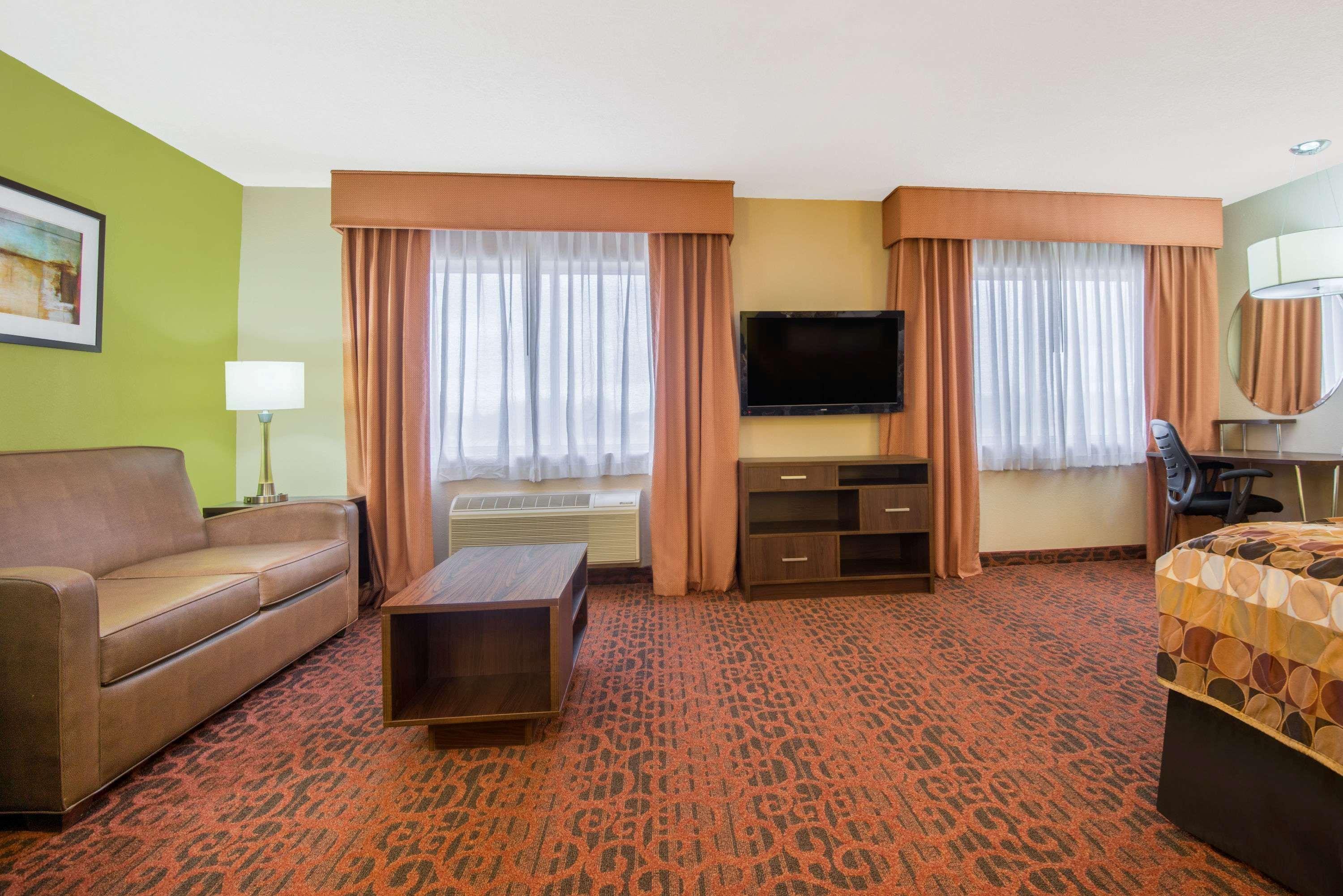 Super 8 By Wyndham Portales Motel Eksteriør billede