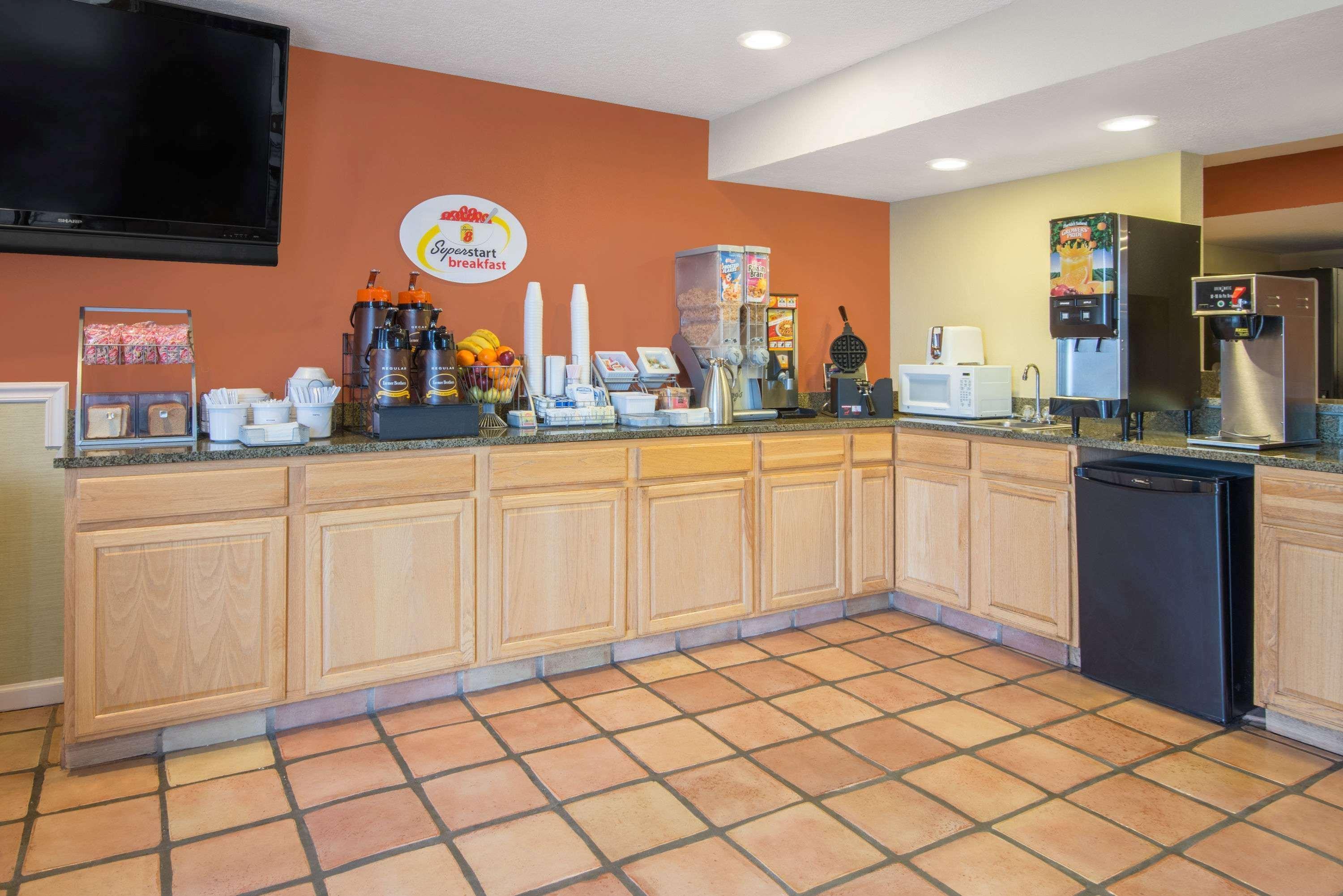 Super 8 By Wyndham Portales Motel Eksteriør billede
