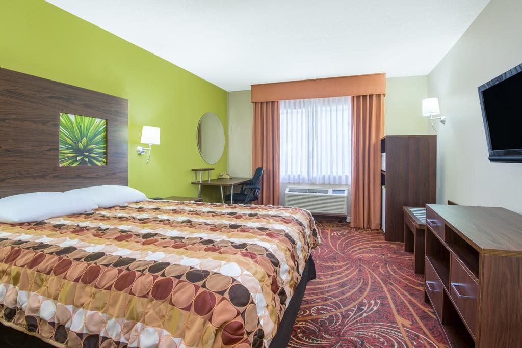 Super 8 By Wyndham Portales Motel Eksteriør billede